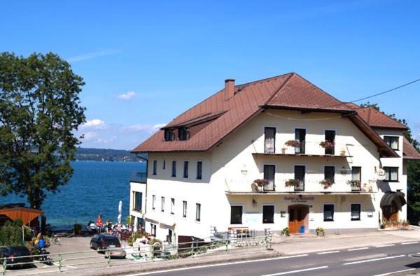 Gasthof Mit Seeterasse & Appartements Zur Landeroith Weyregg Extérieur photo
