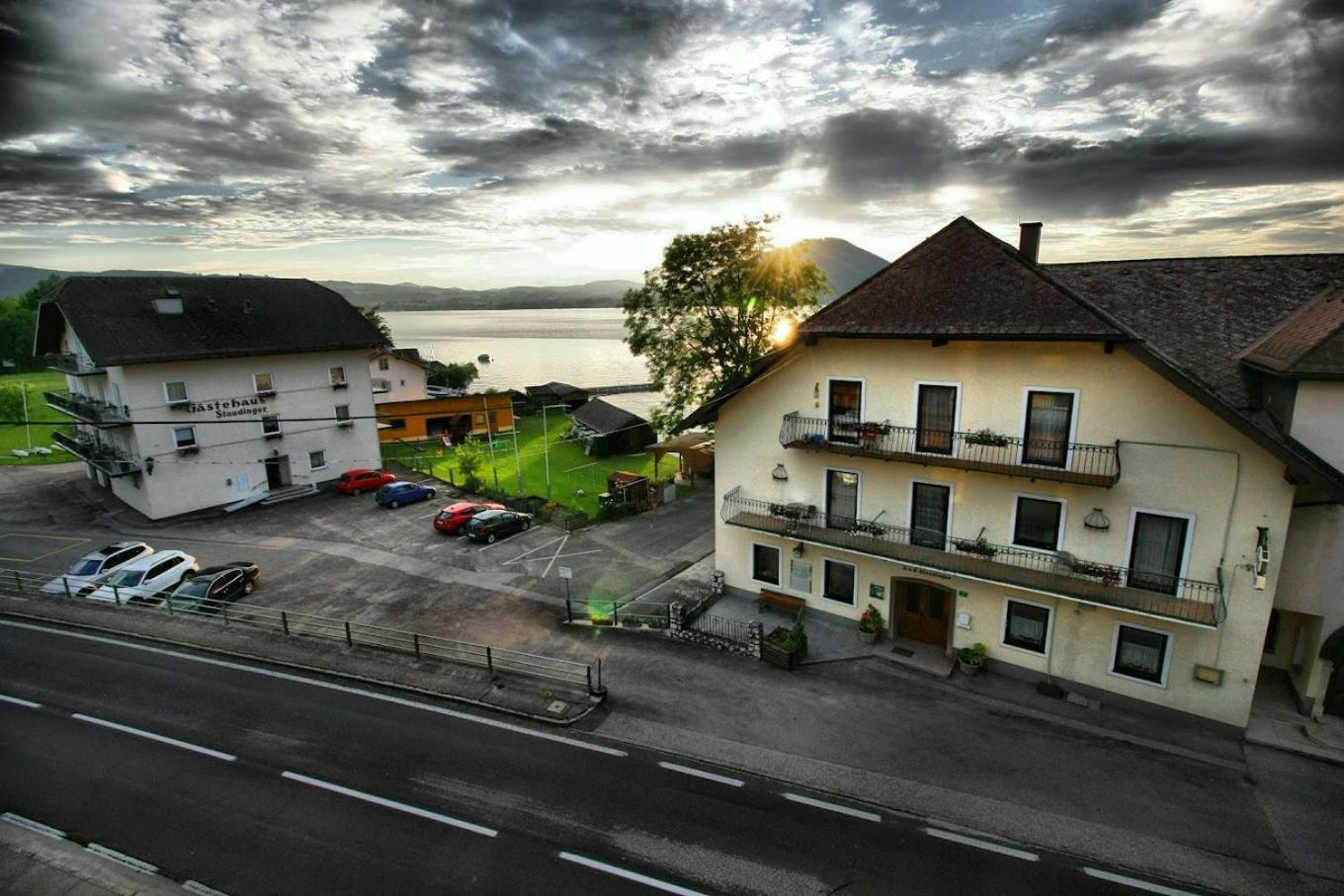 Gasthof Mit Seeterasse & Appartements Zur Landeroith Weyregg Extérieur photo